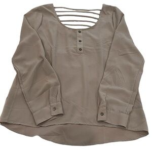 E hanger M Long sleeve or 3/4 Sleeve Blouse size Large